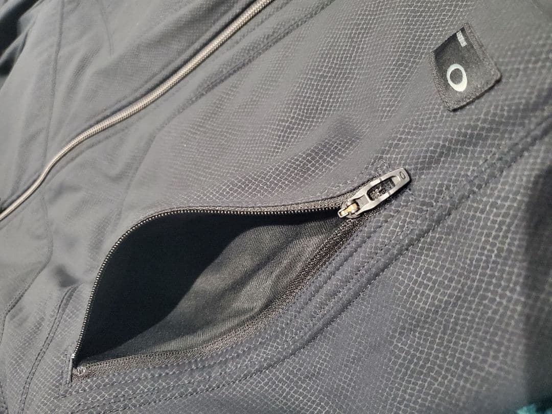 完売品 オークリー REVERSIBLE WIND JACKET