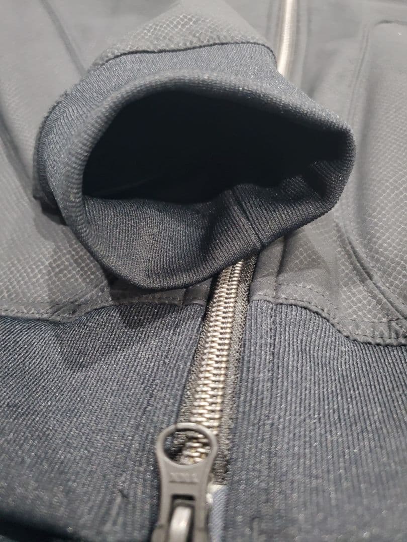 完売品 オークリー REVERSIBLE WIND JACKET