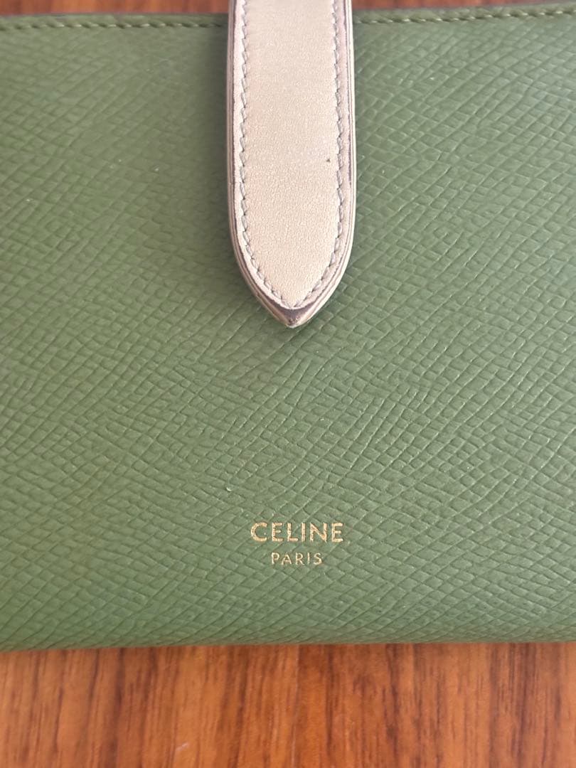 CELINE ミディアムストラップウォレット 二つ折り財布