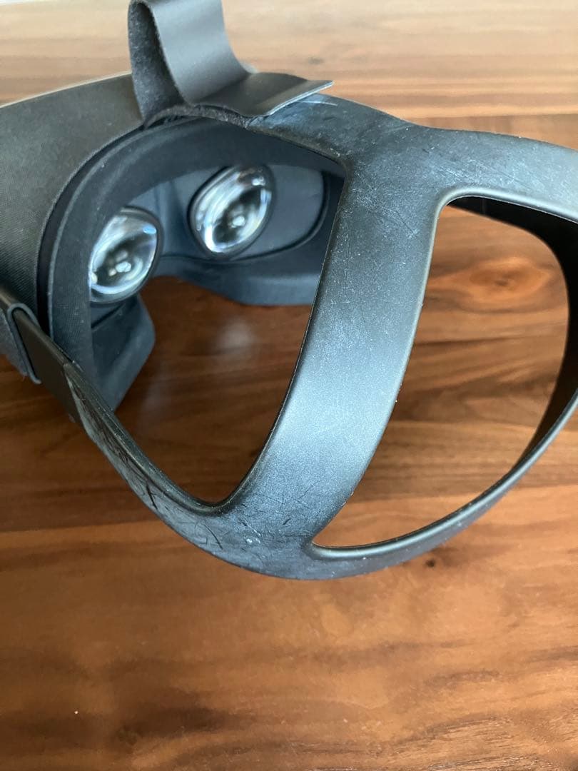 L*e様 【専用ケース付】 Quest 64GB VR ヘッドセット