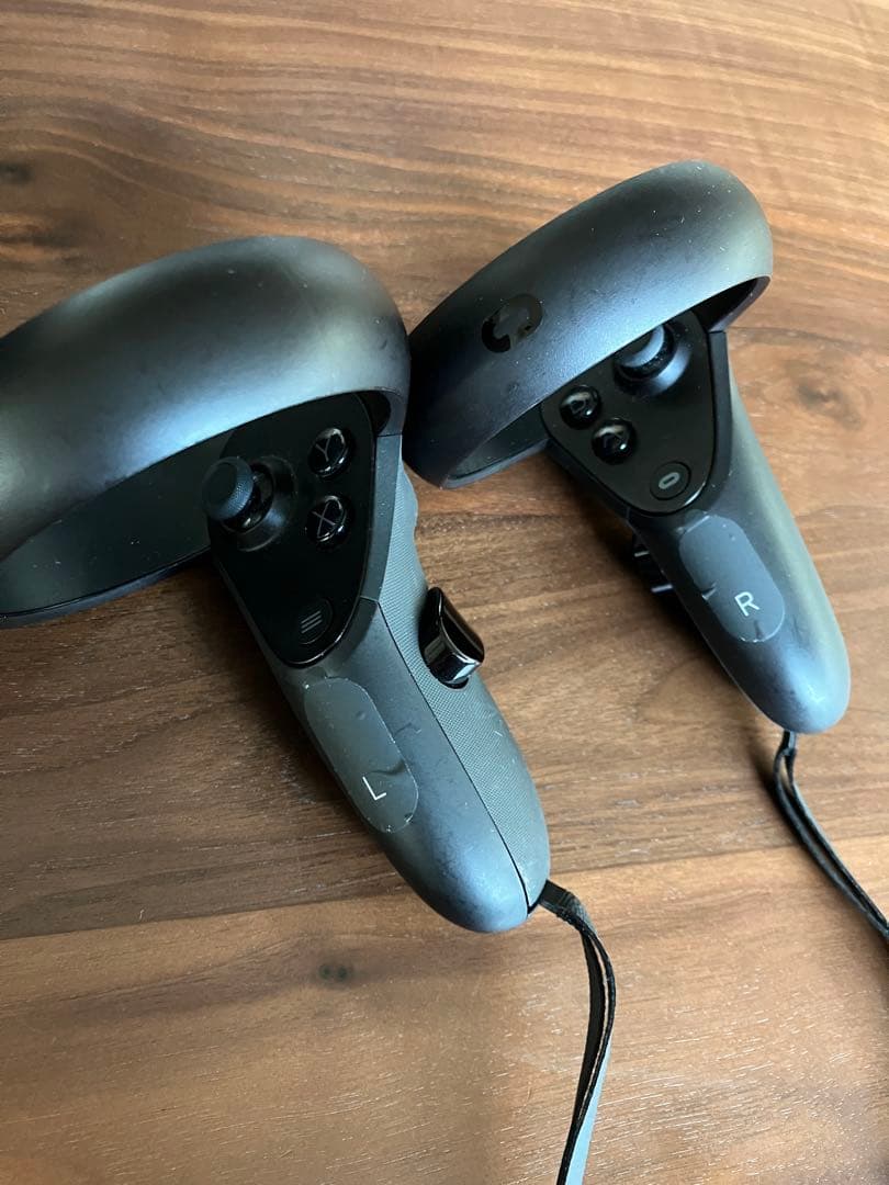 L*e様 【専用ケース付】 Quest 64GB VR ヘッドセット