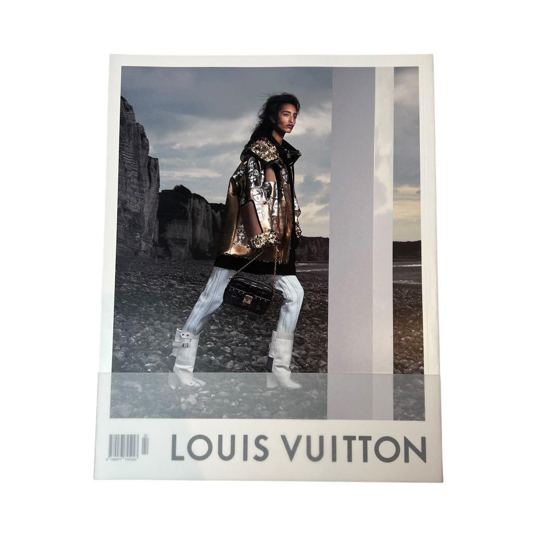女性情報誌 A Magazine Curated by Grace Wales Bonner