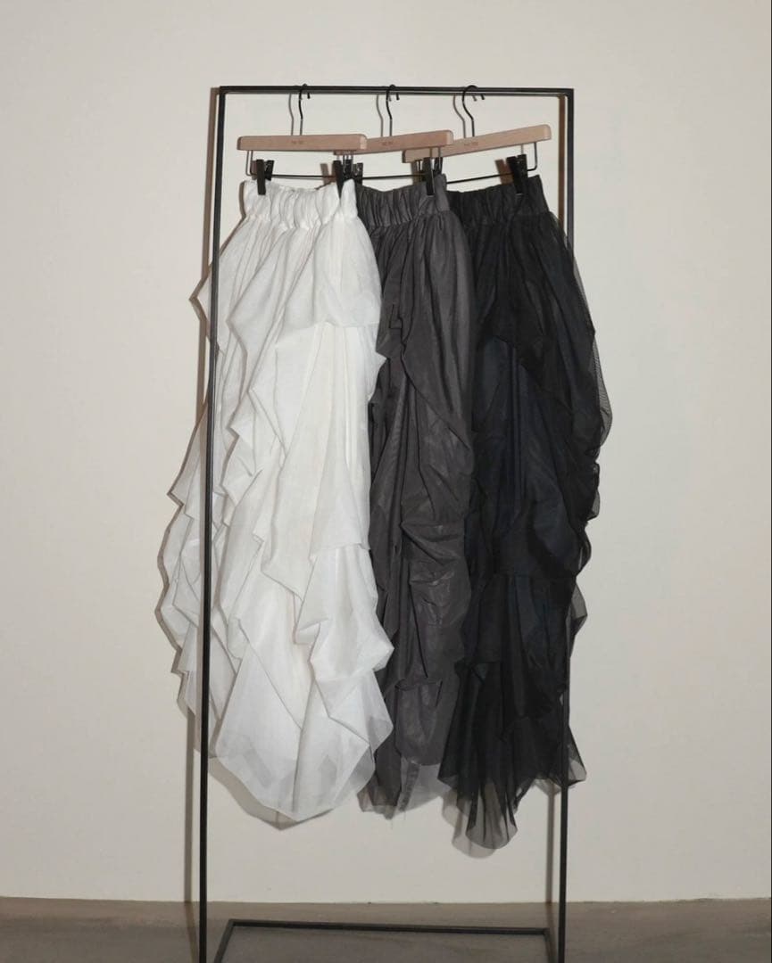 The toe Iris tulle skirt ブラック