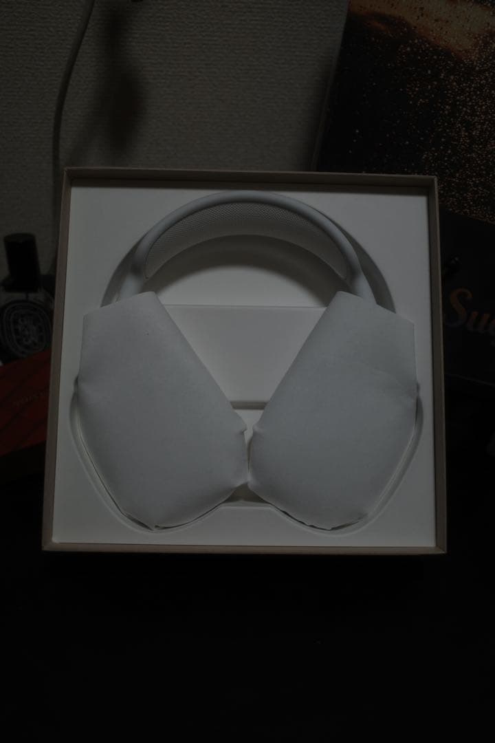本体新品 Air Pods Max Silver ヘッドホン 廃盤モデル　箱付き