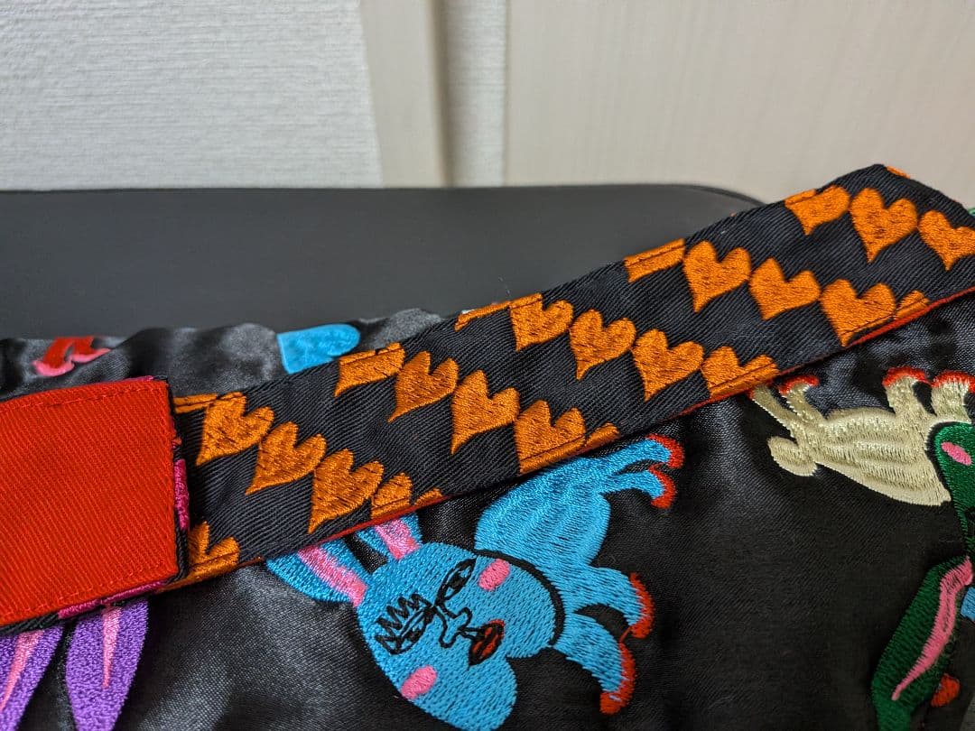 uloco ウエストポーチ刺繍　新品　最終値下げ　12月14日迄の出品