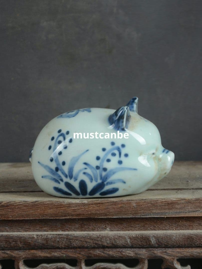 手画青花福猪 発財猪 茶台 玄関 滴り壺 文房具景徳鎮 陶磁器 現代工芸品置物