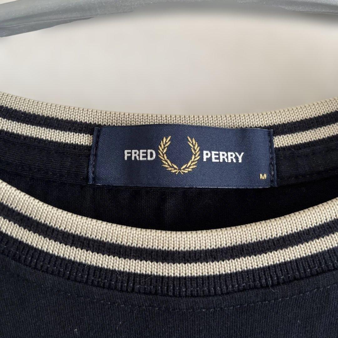 FRED PERRY ツインティップライン ワンポイントロゴ刺繍Tシャツ