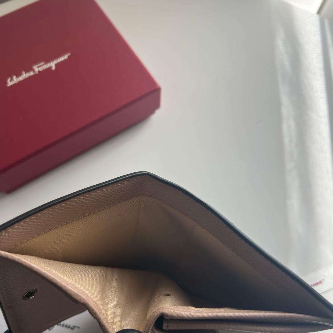 191 美品 Ferragamo サルバトーレフェラガモ 2つ折り財布