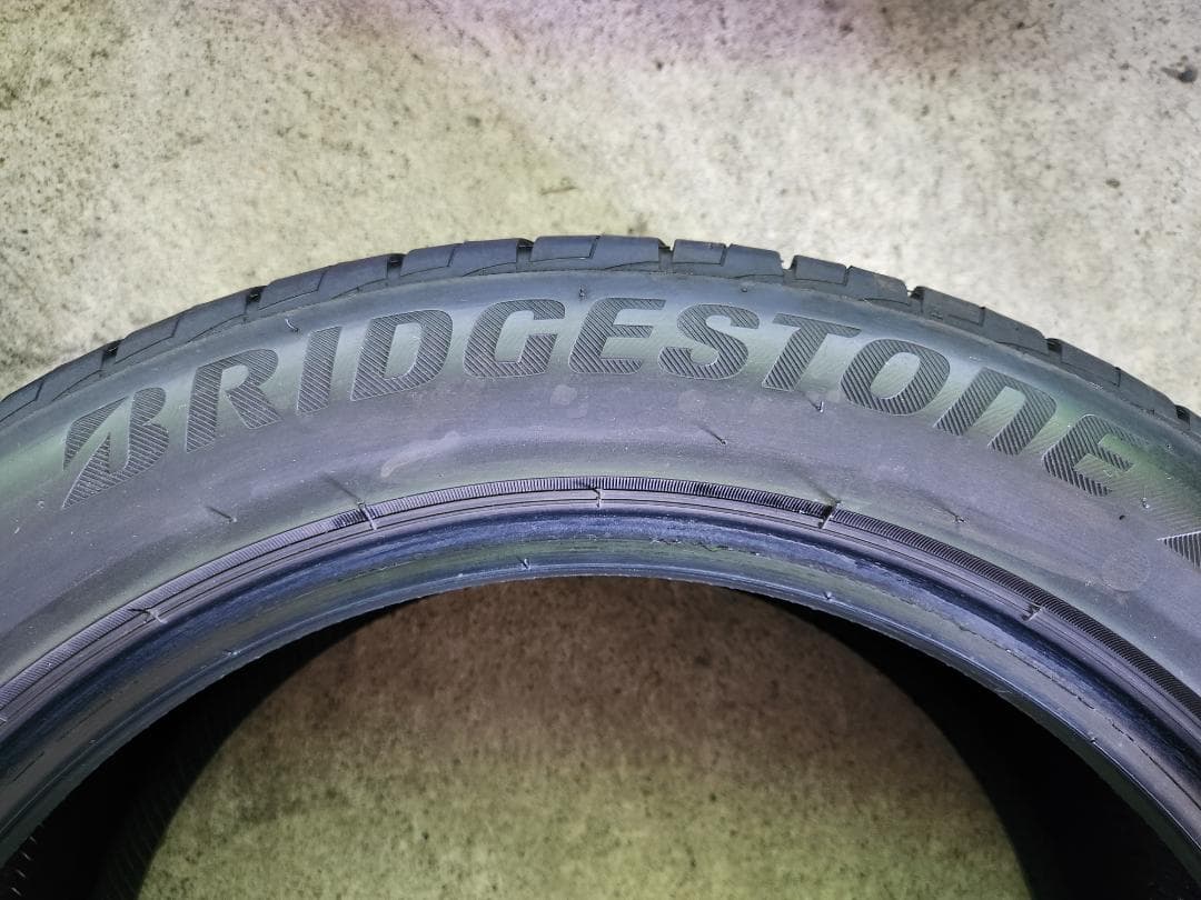 送料込☆2021年製 ブリヂストンタイヤ 235/50R18日本製☆4本