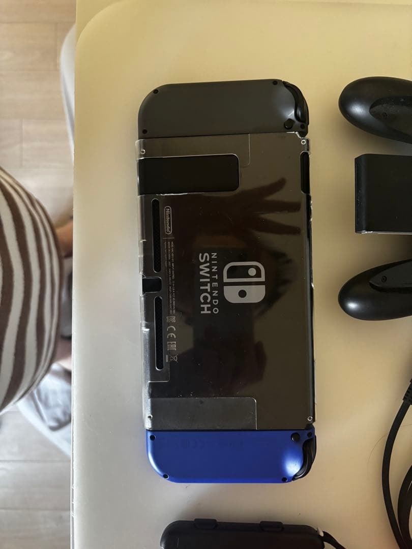 Nintendo Switch 本体 青/黒 Joy-Con付き