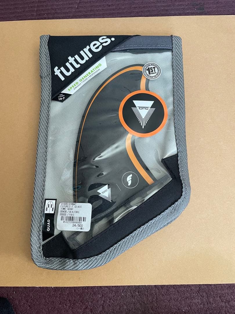 フューチャーフィンTOMOクワッド FIBER GLASS TOMO QUAD