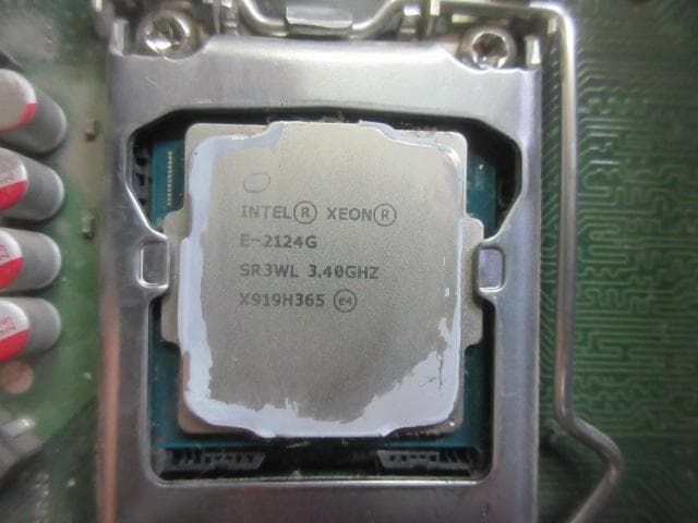 富士通 PRIMERGY TX1320 M4 Intel Xenon ジャンク