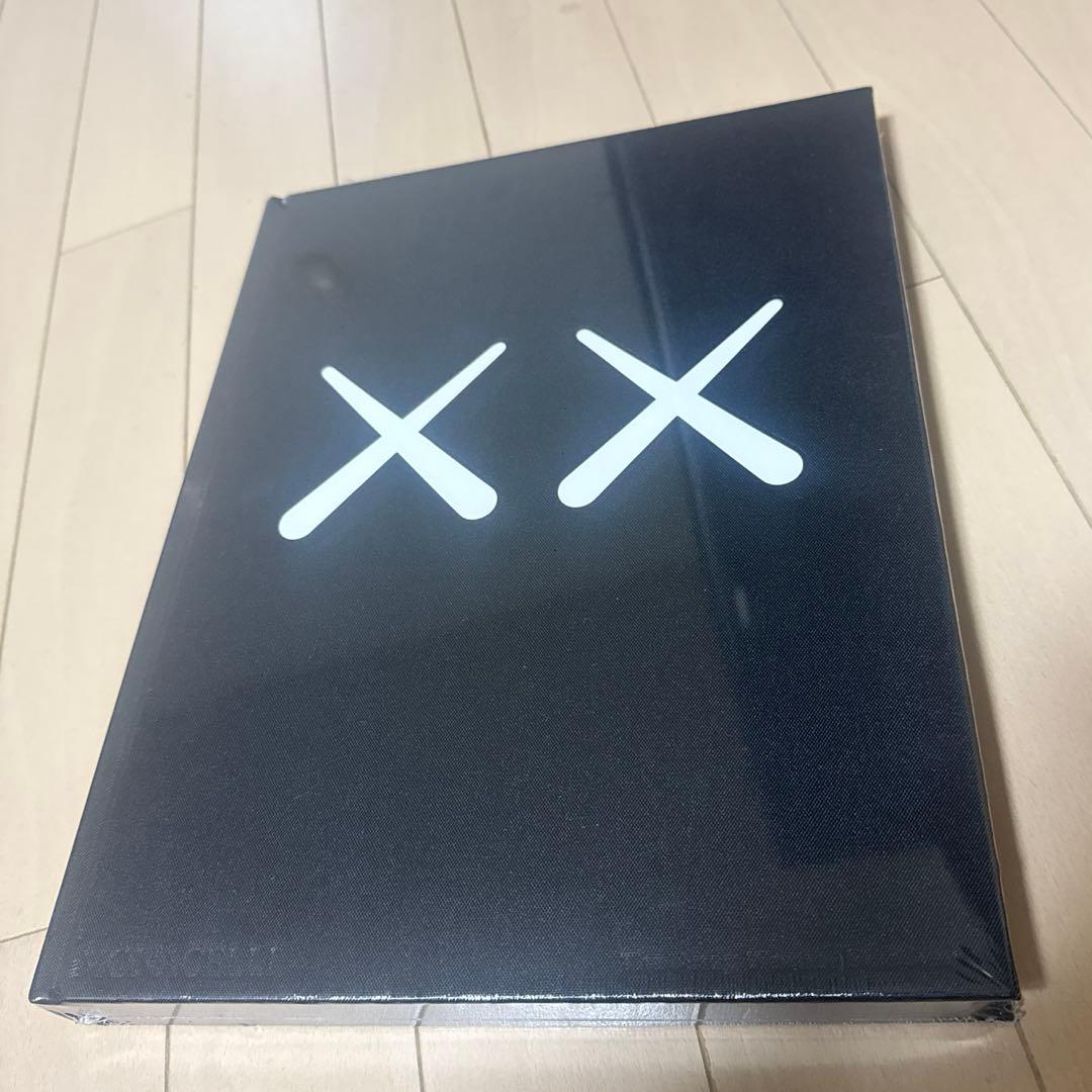 カウズ×ウォーホル、アートブック、ユニクロ　新品、未開封
