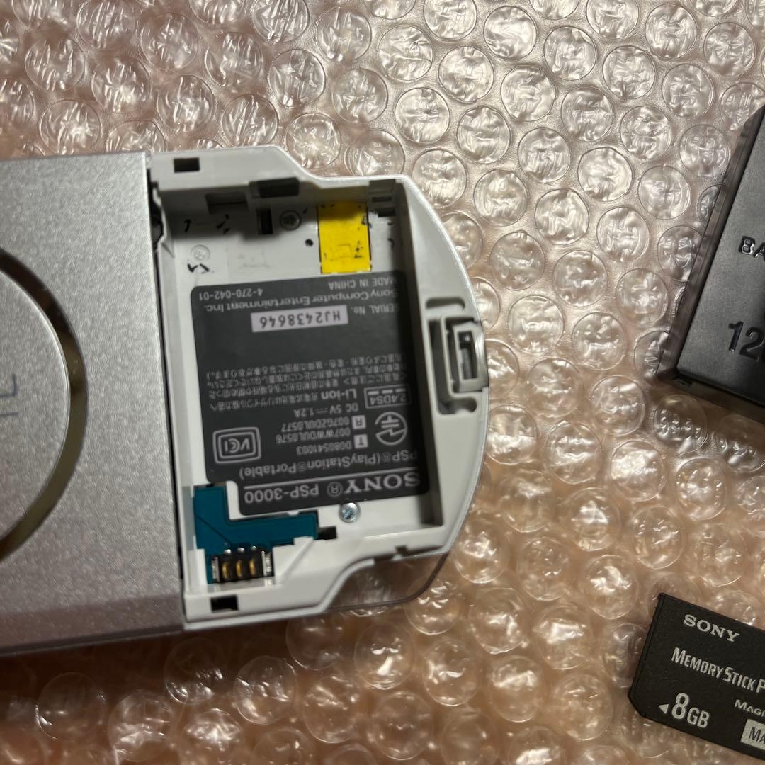 psp 3000 本体、バッテリー、充電ケーブル、メモリーカード　動作品