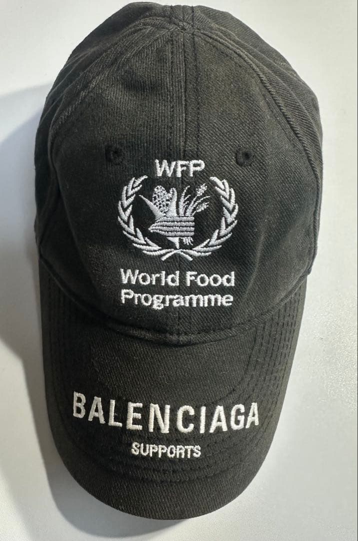 BALENCIAGA ブラックキャップ WFP サポート