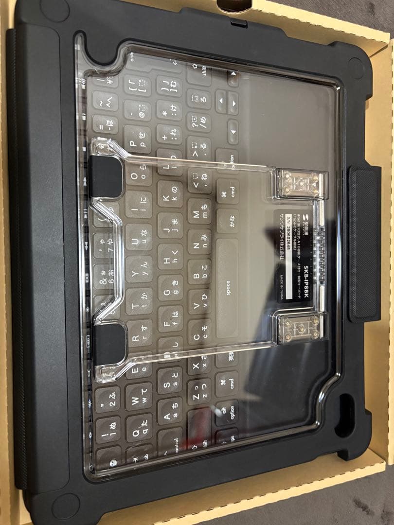 サンワ　iPad第10世代 A16専用ケース付キーボード SKB-IP8BK