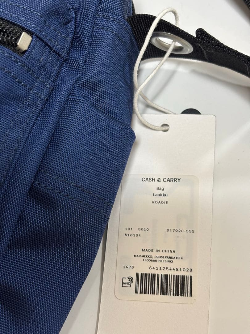 新品-marimekko サコッシュCASH&CARRY