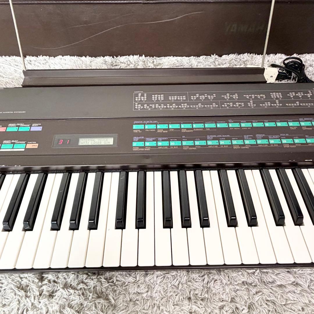 廃盤 ヤマハ シンセサイザー DX7 ハードケース付き 61鍵盤 32音色 美品