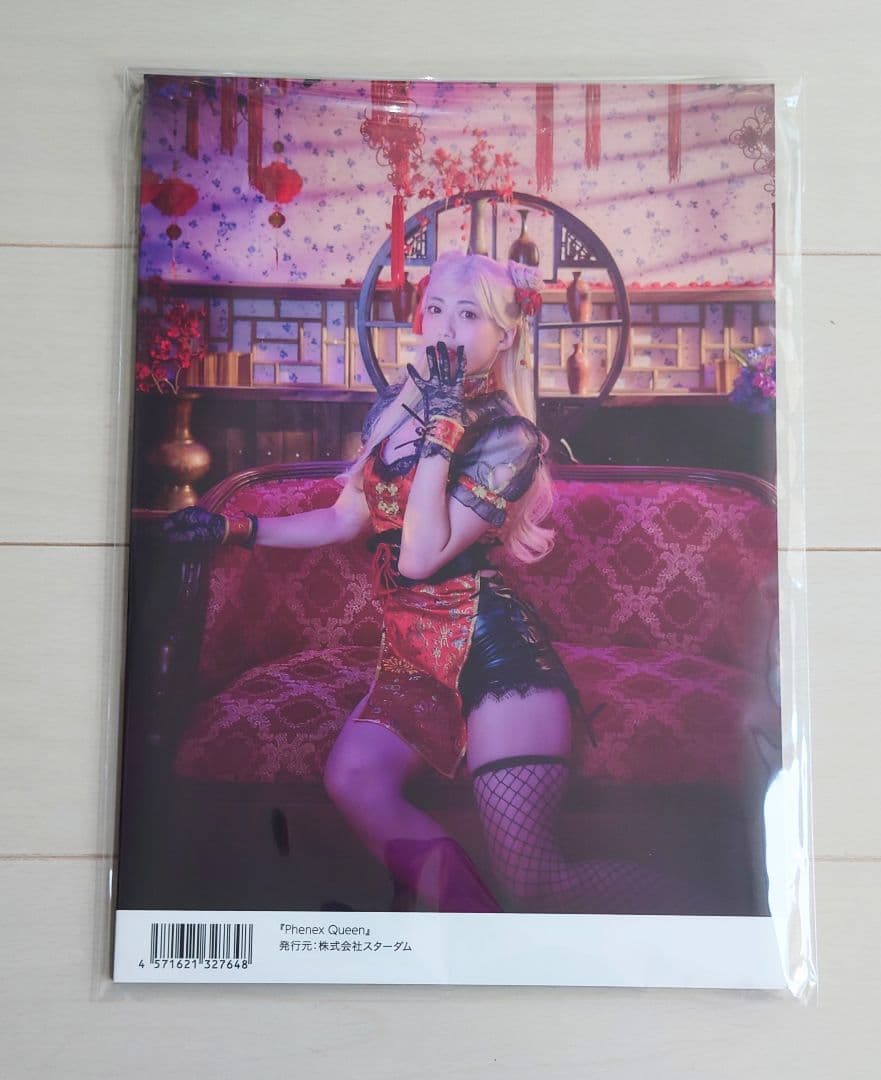 【新品】上谷沙弥 写真集（スターダム）「Phenex Queen」2025最新版