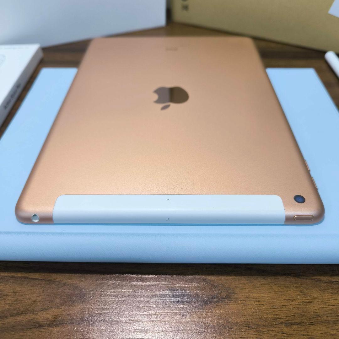 iPad 第6世代 Simフリー 32GB ケースとキーボード、タッチペン