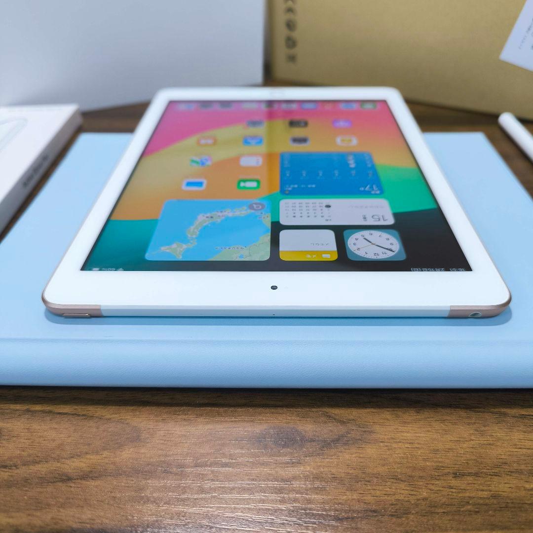 iPad 第6世代 Simフリー 32GB ケースとキーボード、タッチペン