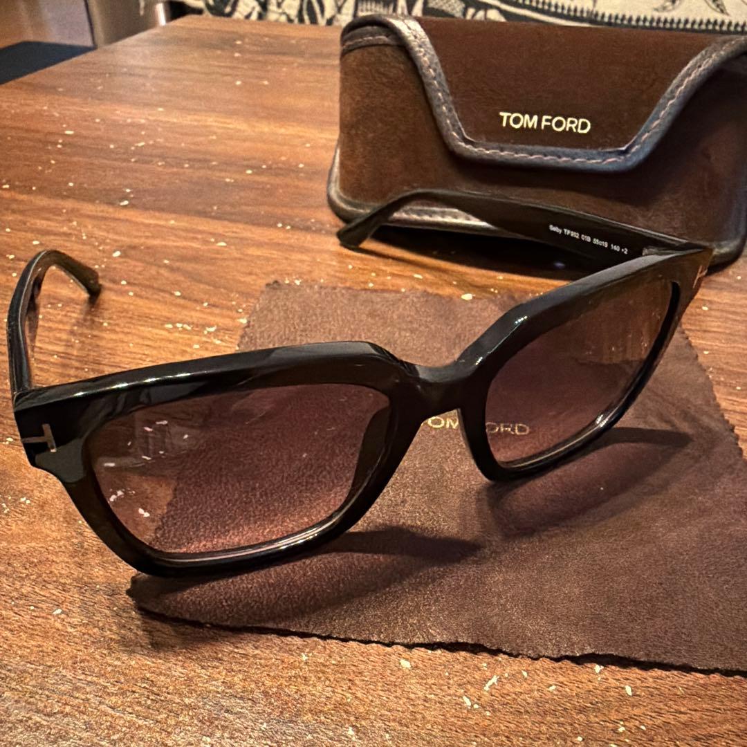 TOM FORD TF952 サングラス　トムフォード