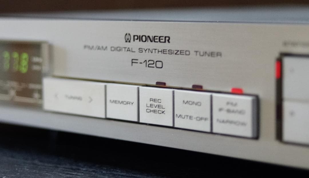 Pioneer F-120 FM/AMチューナー