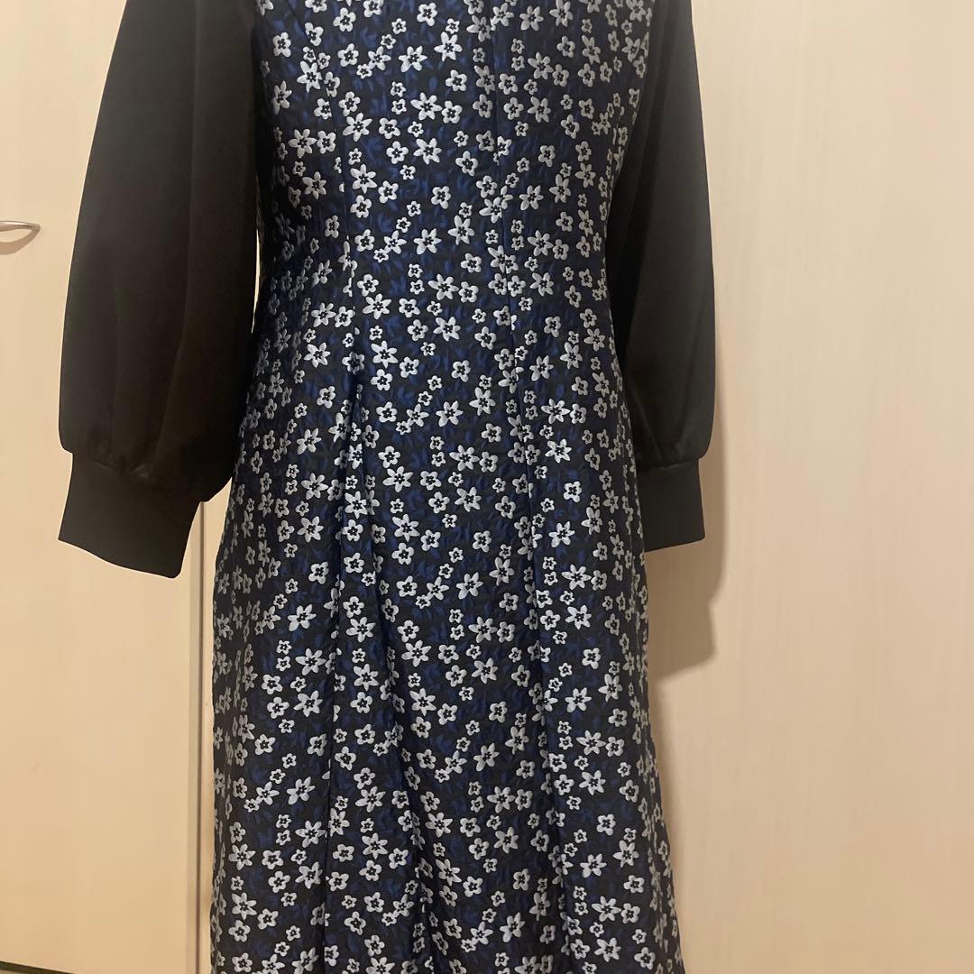 ご購入予定品新品未使用スーパービューティー☆ 花柄ジャガード織の袖切替ワンピース