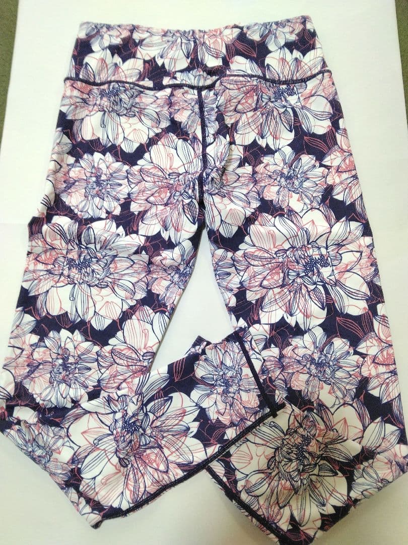 新品♪ヨガマット&ヨガパンツ&ヨガウェア3点セット！！