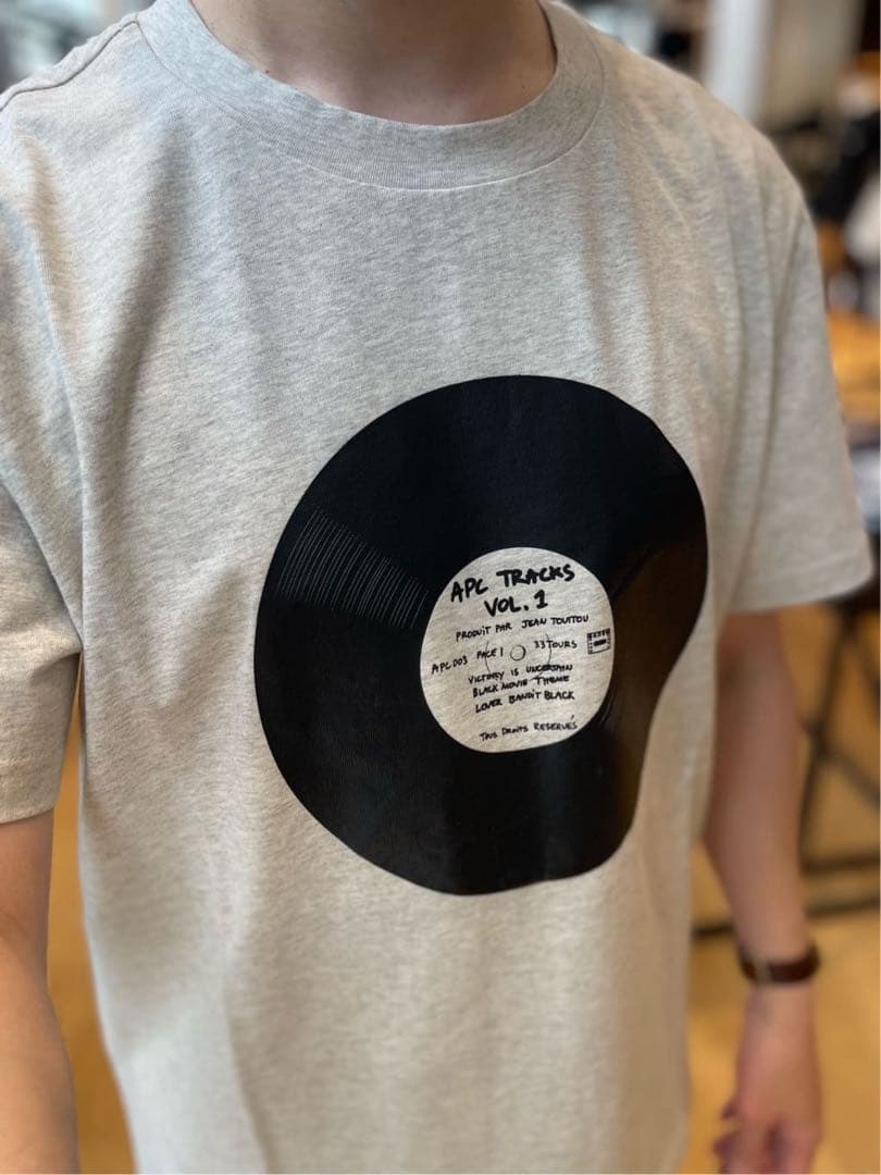 ＜A.P.C＞VINYL Tシャツ