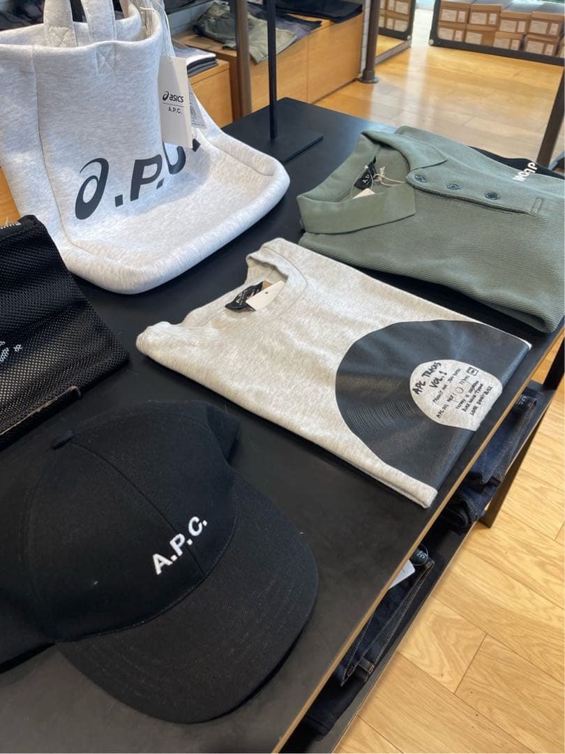 ＜A.P.C＞VINYL Tシャツ