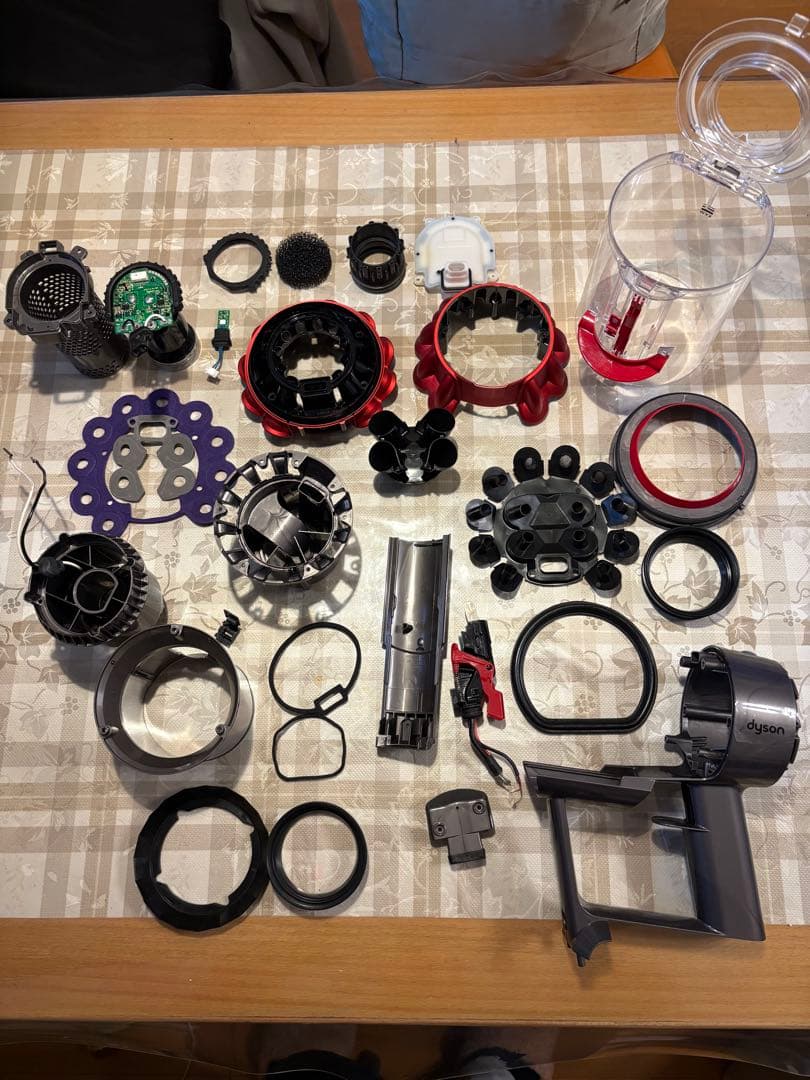 ダイソンV10 SV12 美品！　スタンド付き　分解洗浄済み
