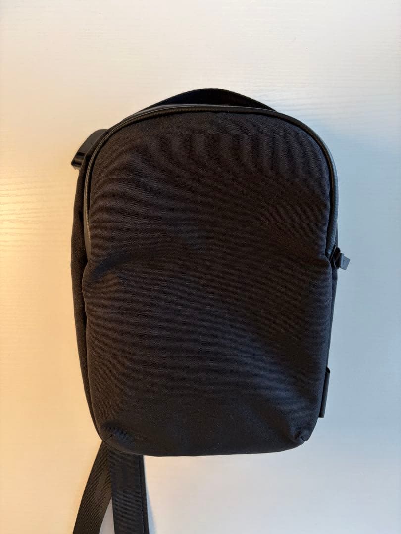 バッグ ALPAKA Metro Sling Max Axogrid