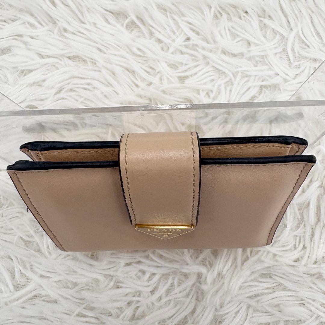 PRADA プラダ 現行モデル 二つ折り 財布 三角ロゴ ベージュ系 ウォレット