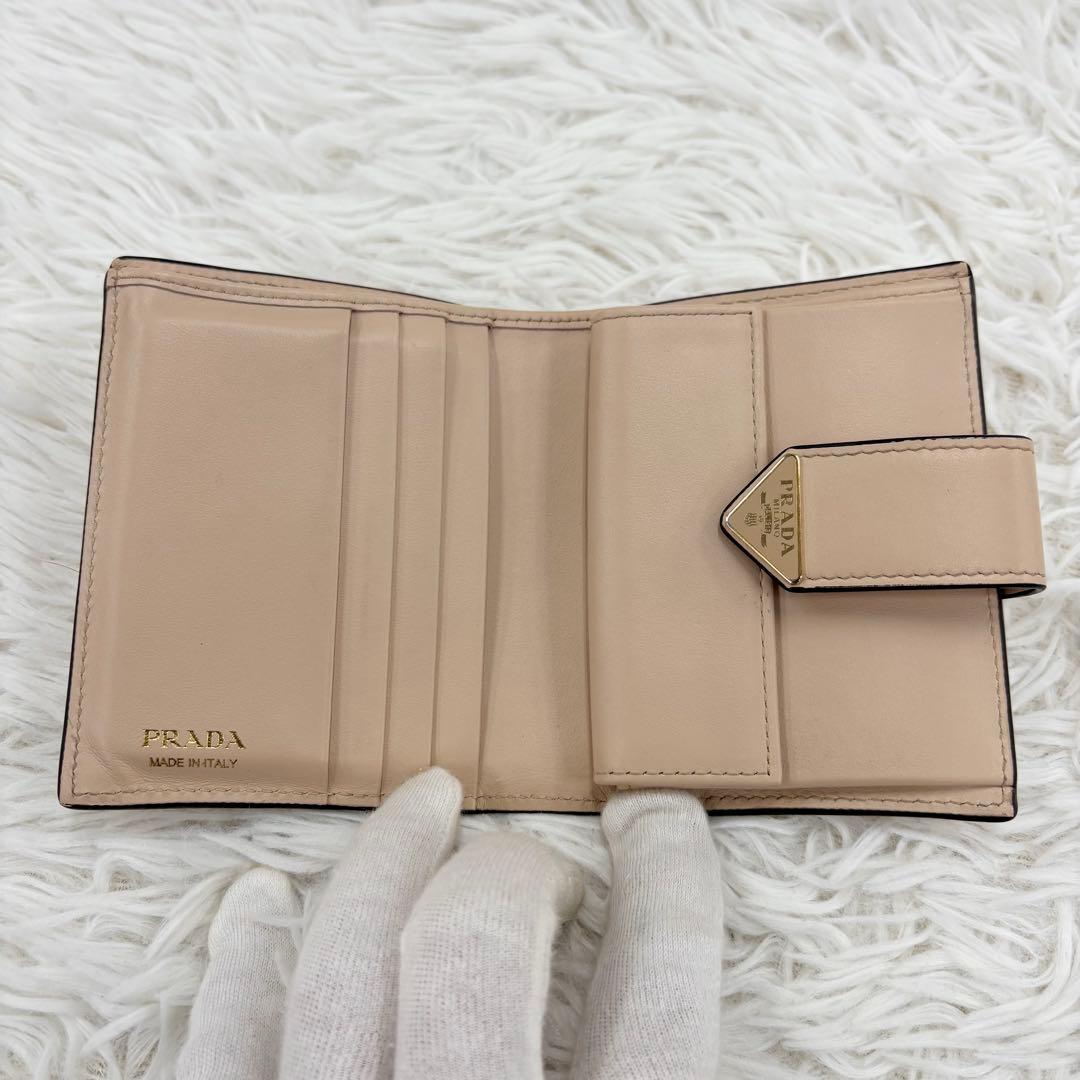 PRADA プラダ 現行モデル 二つ折り 財布 三角ロゴ ベージュ系 ウォレット
