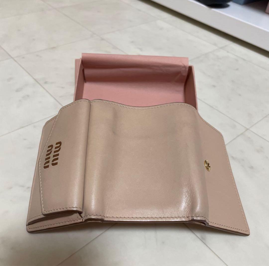 miumiu 三つ折りレザー財布