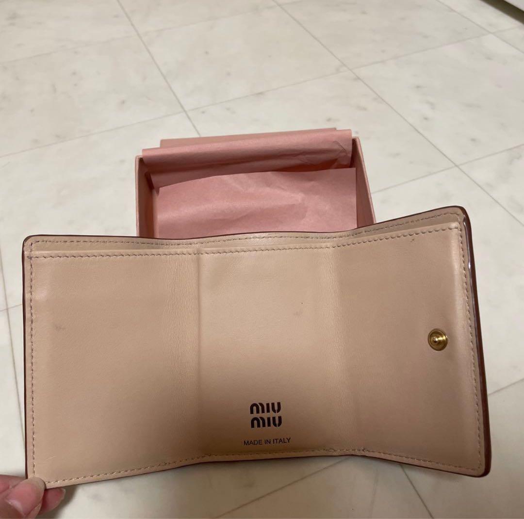 miumiu 三つ折りレザー財布