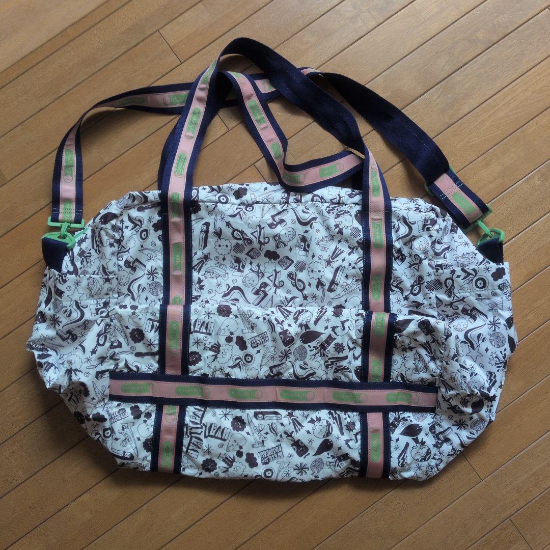 レスボートサック　LeSportsac 　肩掛けショルダー付き特大ボストンバッグ