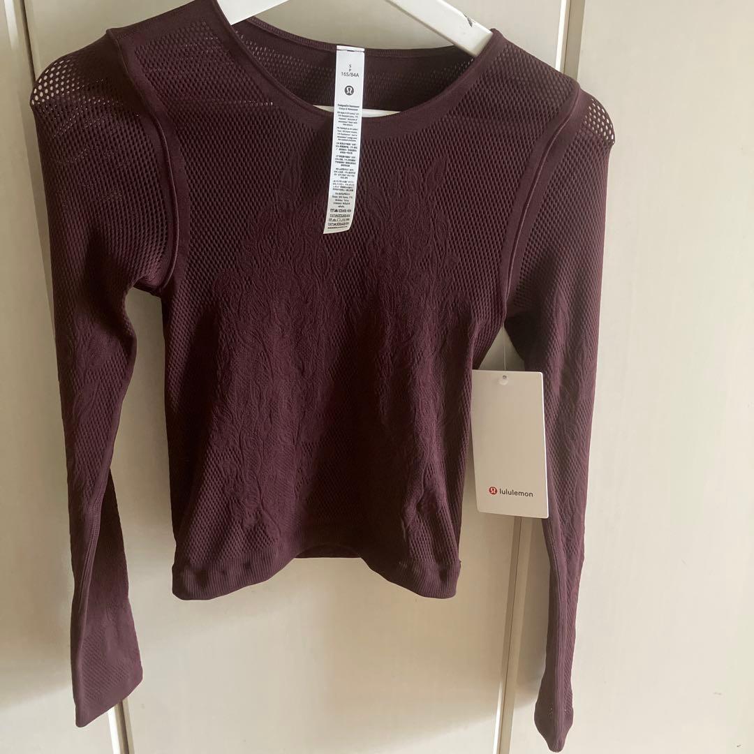 新品タグ付きRevealKnit フローラル長袖シャツ