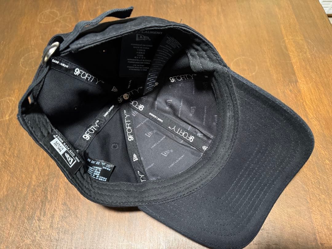 New Era + Saint Laurent キャップ