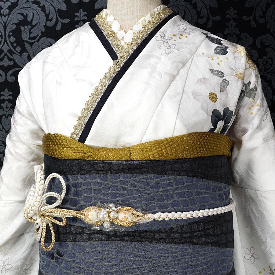 振袖フルセット　オーダー仕立て　白地　金糸刺繍　金彩　成人式