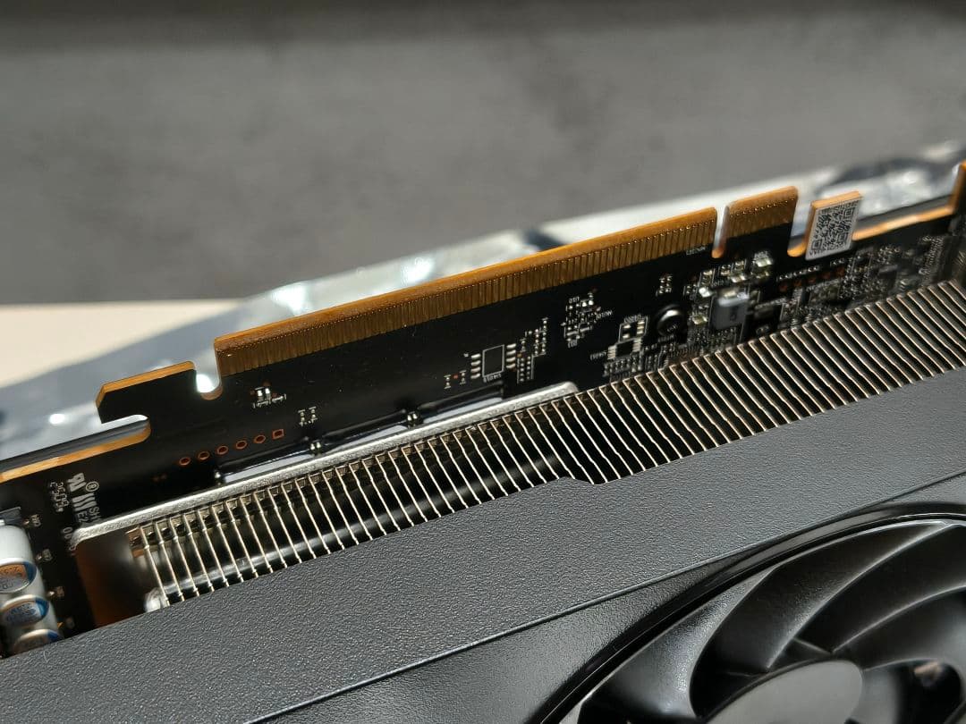玄人志向 RD-RX7800XT-E16GB/DF
