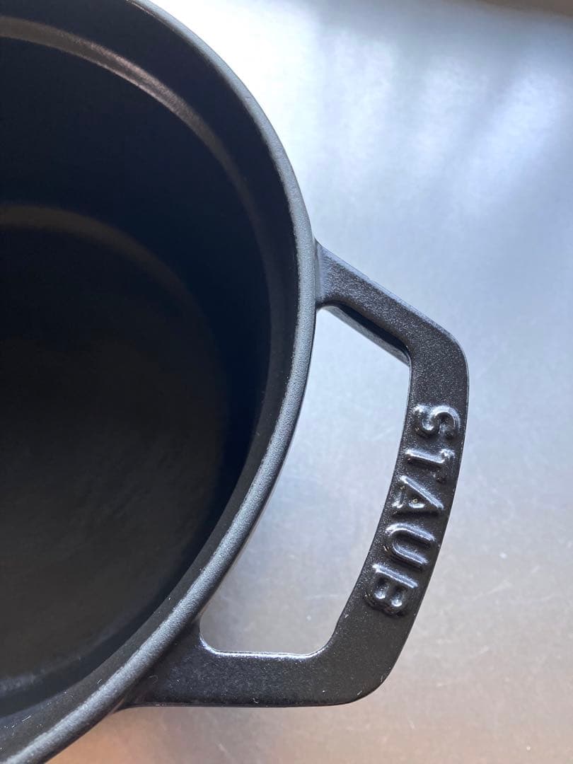 Staub ストウブ ２０㎝　黒　ピコ　ココットラウンド　 ブラック
