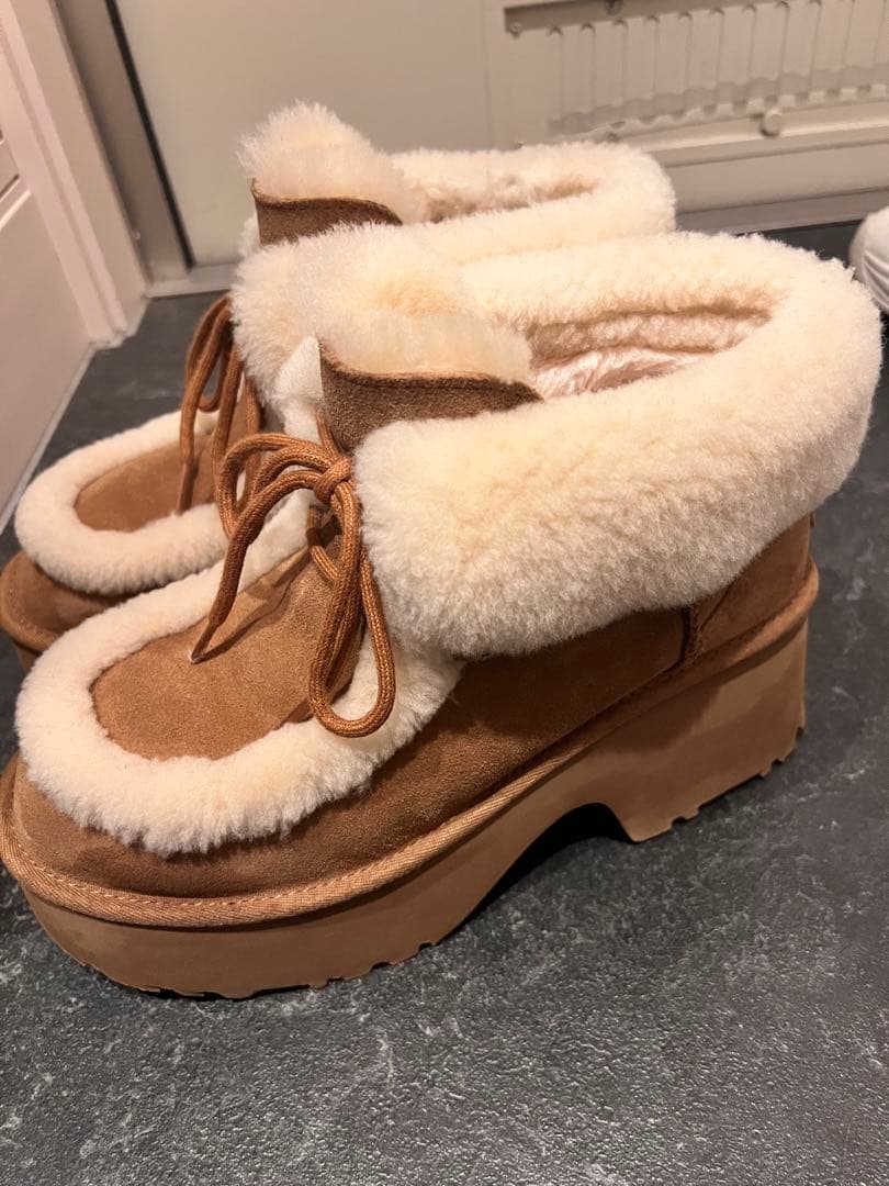 UGG レースアップ ブーツ