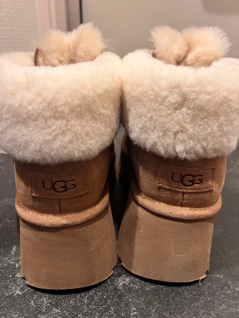 UGG レースアップ ブーツ