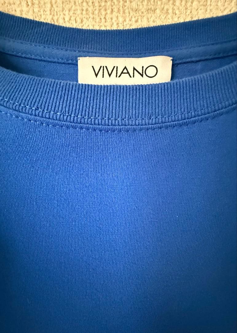 【新品未使用　試着のみ】VIVIANO チュールフリル付き青Tシャツ