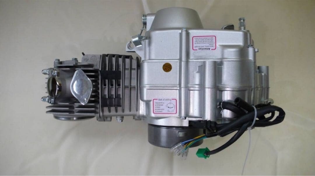 125ccマニュアルエンジン　カブ等　修理交換用１２V　附属品あり　キック起動