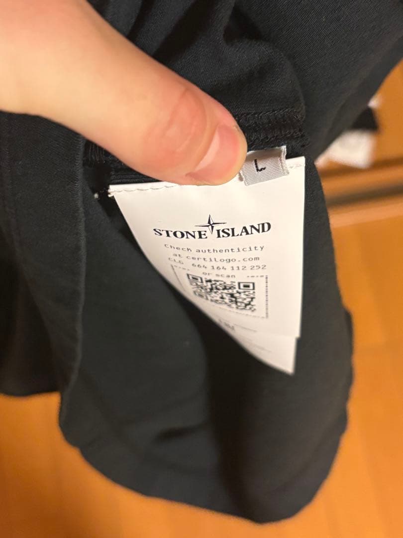 ストーンアイランド 紺Tシャツ