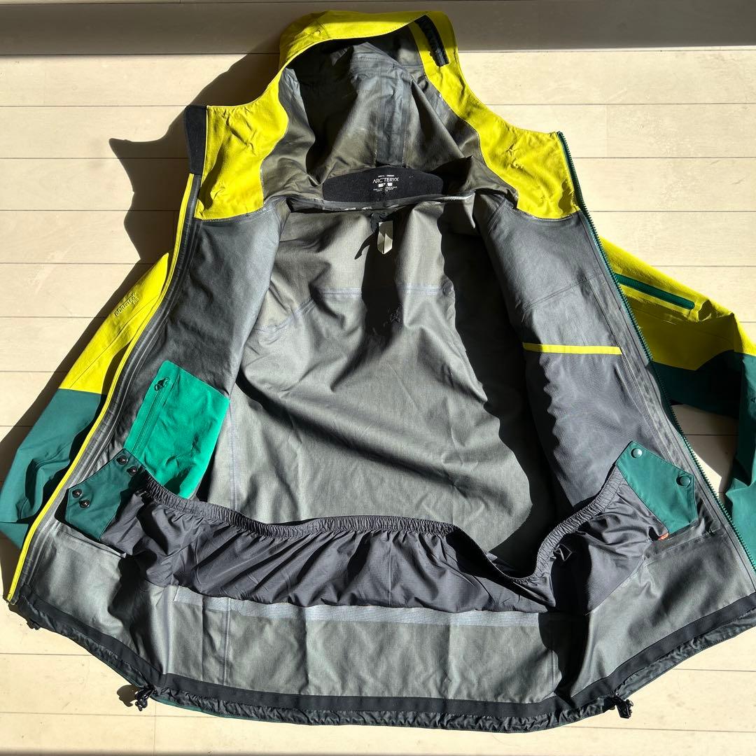 Arc’teryx LUSH jacket スノボーウェア