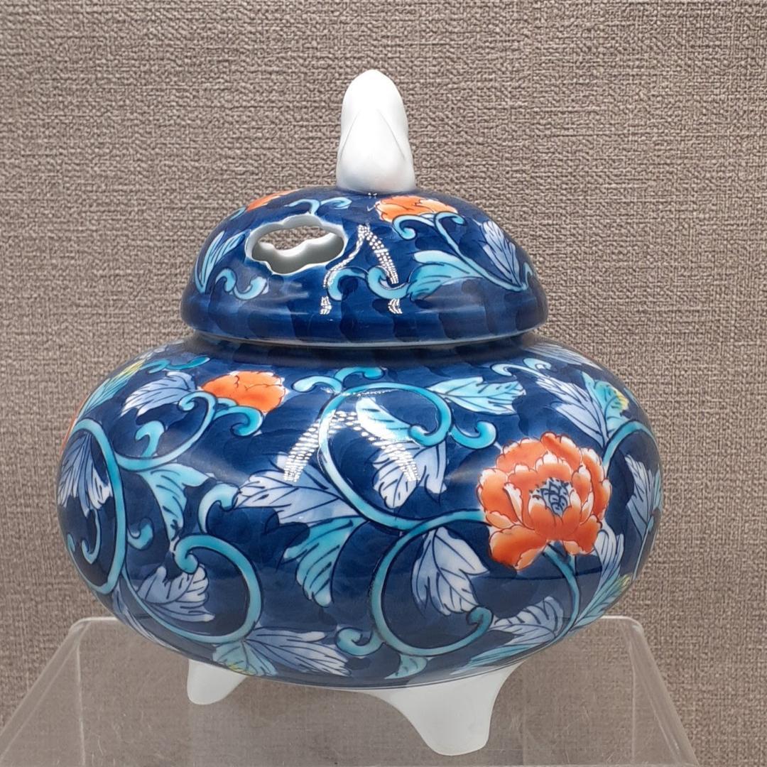 日本製　有田焼　鍋島藩窯　川副虎仙作　色鍋島　唐草牡丹　大香炉　獅子蓋　香炉灰付